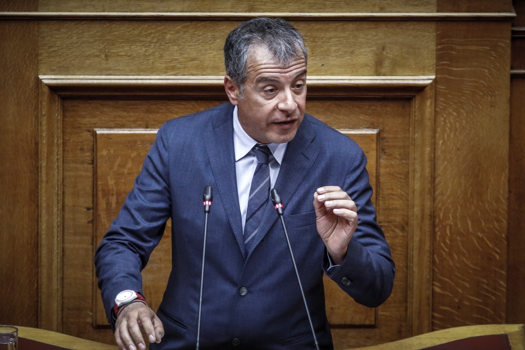 Έξαλλος ο Σταύρος Θεοδωράκης με την Κατερίνα Μάρκου: Τα ψηλοτάκουνά σας δεν φτάνουν στους δρόμους της Θεσσαλονίκης (Video) - Media