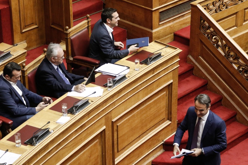 Πώς αποτιμά το Μαξίμου την προ ημερησίας - Βλέπουν αποστάσεις Μητσοτάκη από Σαμαρά - Media