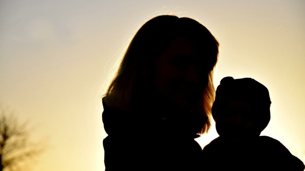 Σοκαριστική αυτοκτονία μητέρας 3 παιδιών - Δεν τα κατάφερε παρά τις προσπάθειες για ανάνηψη - Media