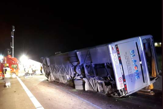 Τραγωδία στη Γαλλία - Νεκροί και σοβαρά τραυματίες από ανατροπή λεωφορείου που μετέφερε ομάδα ράγκμπι - Media