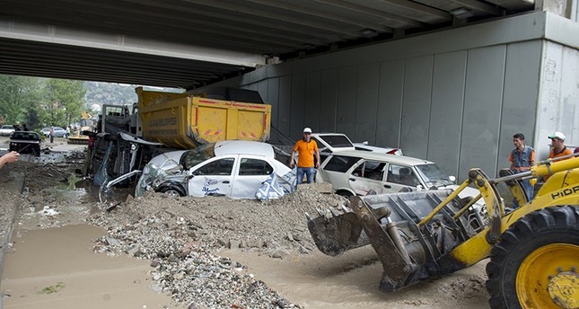 Κατακλυσμός στην Άγκυρα: Τραυματισμοί και τεράστιες καταστροφές σε επιχειρήσεις και αυτοκίνητα (Photos / Video) - Media