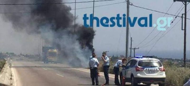 «Λαμπάδιασε» αυτοκίνητο στον Περιφερειακό της Θεσσαλονίκης - Media