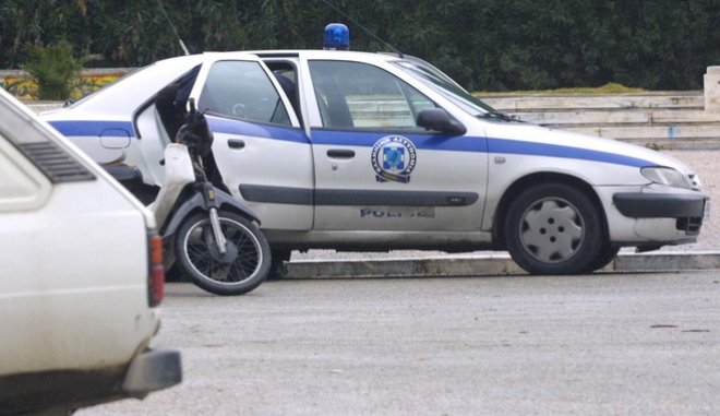 Ακινητοποίησαν αστυνομικό και τον...λήστεψαν - Media