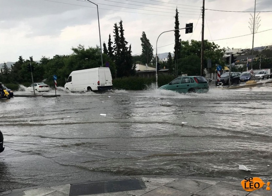Χαμός στη Θεσσαλονίκη από ισχυρή νεροποντή: Δρόμοι-ποτάμια, πλημμυρισμένα μαγαζιά, σπασμένα κλαδιά (Photos) - Media