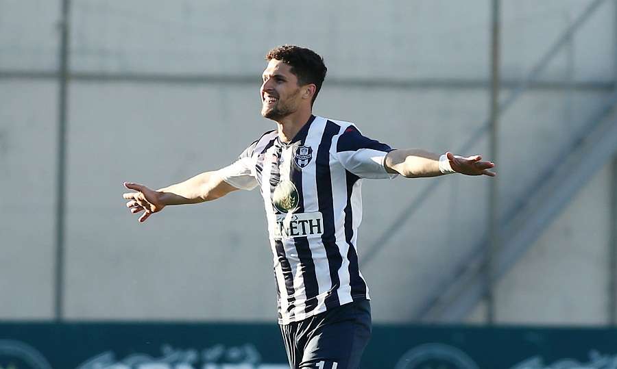 Εκτός περιοχής το πέναλτι που κέρδισε η ΑΕΚ στο Περιστέρι - «Αρένα» το ματς, 0-1 και κόκκινη ο Πόνσε - Media