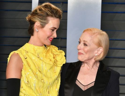 Sarah Paulson για Holland Taylor: Αν κάποιος σκέφτεται ότι είμαι παράξενη επειδή αγαπώ τον πιο εντυπωσιακό άνθρωπο στον πλανήτη πρόβλημά του - Media