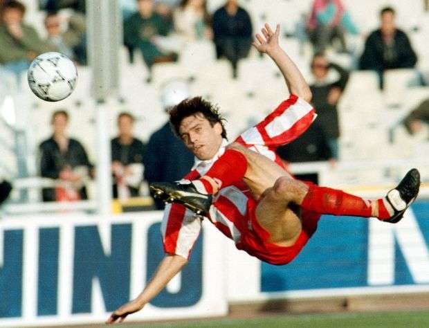 «Πήγα να πεθάνω πέρυσι στη Μύκονο!» - Η εξομολόγηση του πρώην άσου Ολυμπιακού και Παναθηναϊκού, Κρις Καλατζή - Media