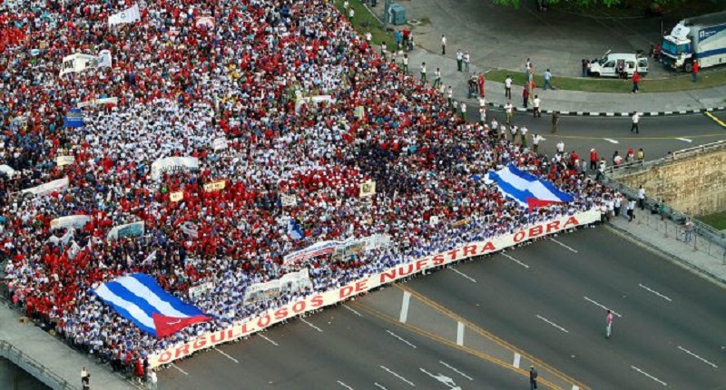Επίδειξη ενότητας: ο Ραούλ Κάστρο παρέστη στις εκδηλώσεις για την Εργατική Πρωτομαγιά στο πλευρό του νέου ηγέτη της χώρας Μιγκέλ Ντίας-Κανέλ - Media
