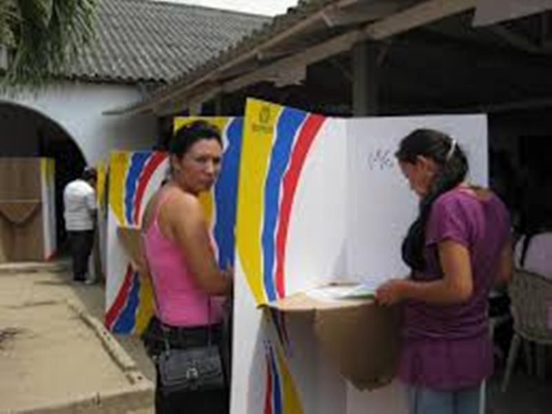 Άνοιξαν τα εκλογικά τμήματα για τις προεδρικές εκλογές στην Κολομβία - Media