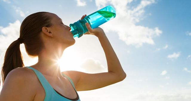 Είστε αφυδατωμένοι; Κάντε το τεστ των 3 δευτερολέπτων!  - Media