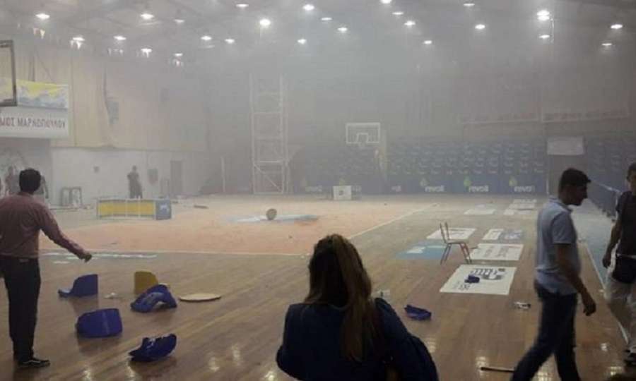 Άγρια επεισόδια σε αγώνα μπάσκετ στο Μαρκόπουλο – Γης μαδιάμ το γήπεδο (Photo, Video) - Media