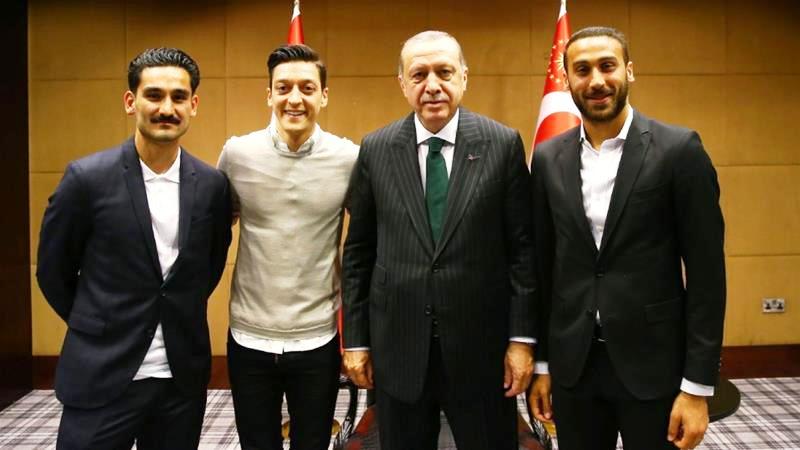 Εκνευρισμός στη Γερμανία για τις συναντήσεις Ερντογάν με ποδοσφαιριστές τουρκικής καταγωγής - Media