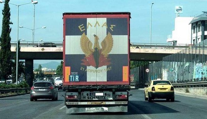 Έλεος! - Νταλίκα με το πουλί της Χούντας μέρα μεσημέρι στον Κηφισό (Photos) - Media