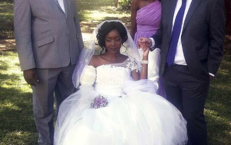 Γάμο θέλει, τώρα τον θέλει: Έχασε το χέρι της από κροκόδειλο και παντρεύτηκε στην εκκλησία του νοσοκομείου - Media