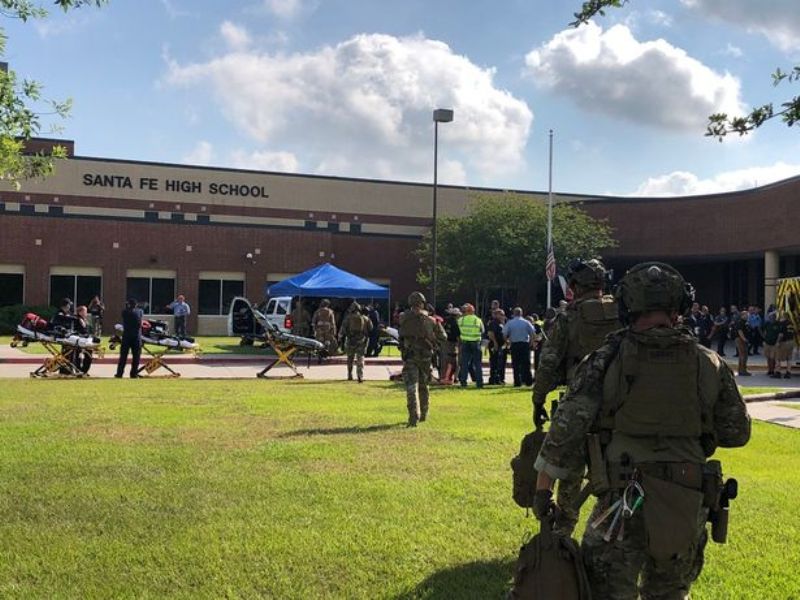Λίμνη αίματος σε σχολείο στο Τέξας: Eκτός εαυτού ένοπλος - Τουλάχιστον 10 νεκροί (Photos) - Media
