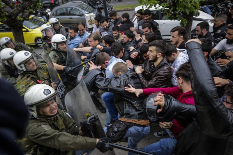 Μήνυση από βουλευτές του ΚΚΕ για την επίθεση της αστυνομίας στο αντιπολεμικό συλλαλητήριο της 16ης Απρίλη - Media
