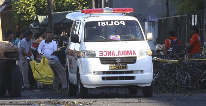 Σοκ! Οικογένεια με τέσσερα παιδιά πραγματοποίησε τις επιθέσεις στην Ινδονησία  - Media