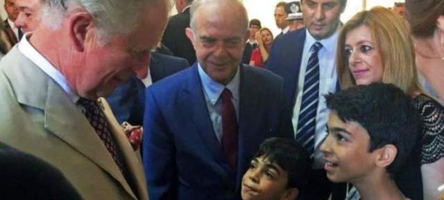 Όταν ο πρίγκιπας Κάρολος βρέθηκε στο κέντρο προσφύγων της Κρήτης - Media