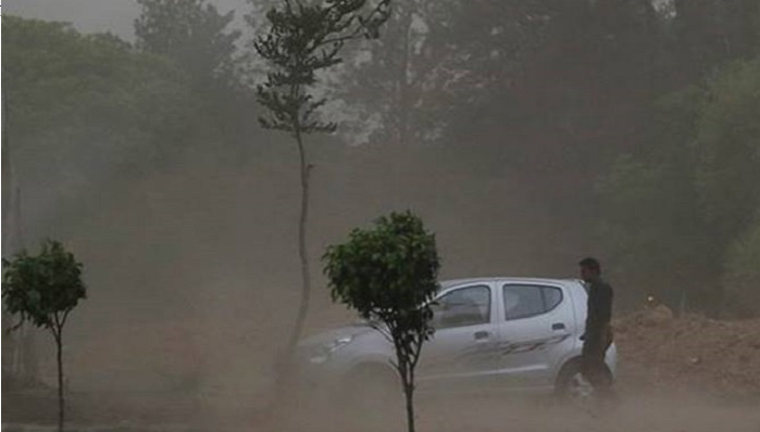 Ινδία: Αμμοθύελλα παρέσυρε στο θάνατο τουλάχιστον 41 ανθρώπους (Video) - Media