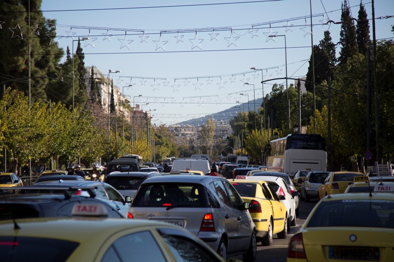 Μέρα ταλαιπωρίας σήμερα με στάσεις σε μετρό, λεωφορεία, τρόλεϊ, απεργία σε ταξί και τρία συλλαλητήρια  - Media