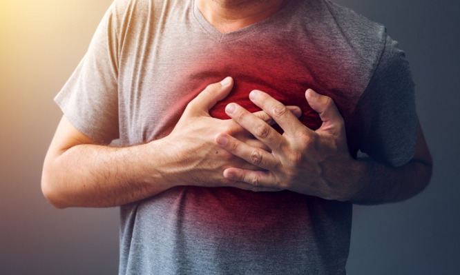 Έμφραγμα: Τι να κάνετε αν νιώσετε ότι παθαίνετε καρδιακή προσβολή (Video) - Media