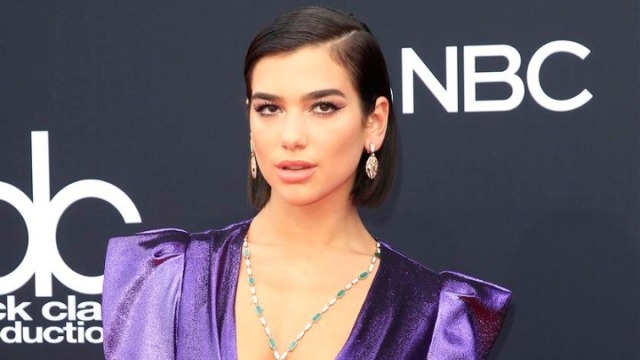 H Dua Lipa θα τραγουδήσει για τον Τζέιμς Μποντ; - Media