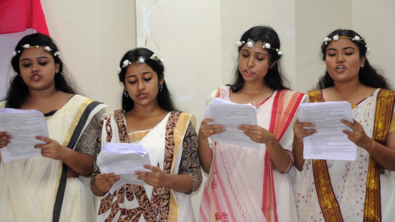 Iνδοί φοιτητές ανεβάζουν τη «Λυσιστράτη» - Τη διασκεύασαν στη Βεγγαλική γλώσσα - Media