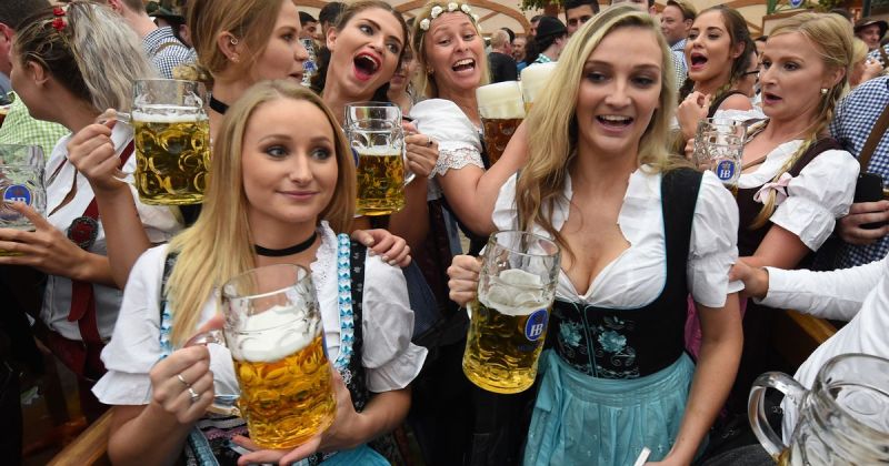 Γερμανία: Ποινική δίωξη για όσους βγάζουν φωτογραφίες upskirt και ντεκολτέ - Media