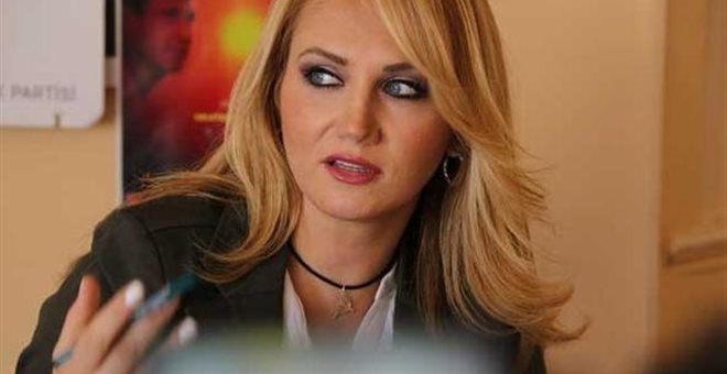 Συνελήφθη στην Τουρκία η τραγουδίστρια Pınar Aydınlar - Media