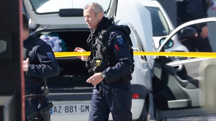 Το ISIS ανέλαβε την ευθύνη για την επίθεση με μαχαίρι στο Παρίσι - 21χρονος Τσετσένος ο δράστης - Media