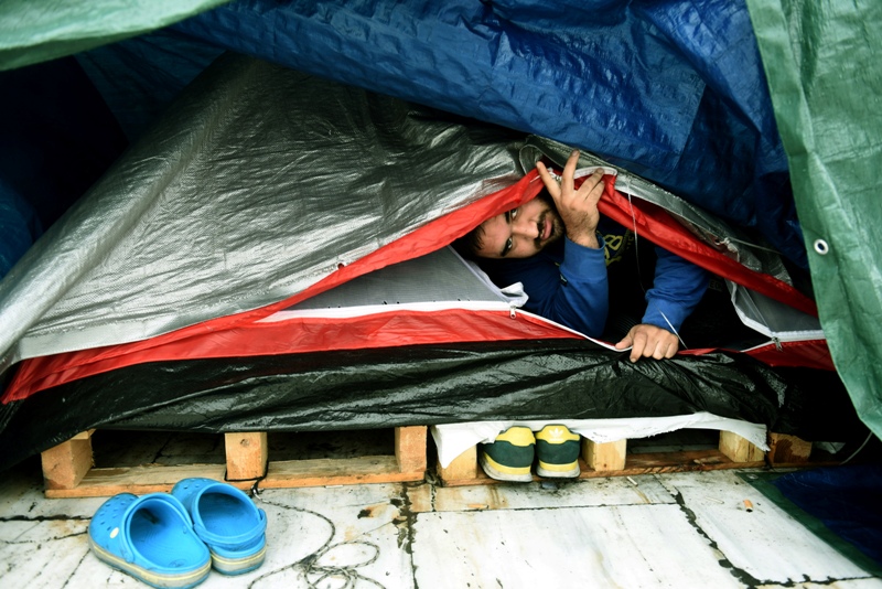 Γερμανικός Τύπος: Σε έξαρση η εμπορία προσφυγικών εγγράφων στην Αθήνα - Media