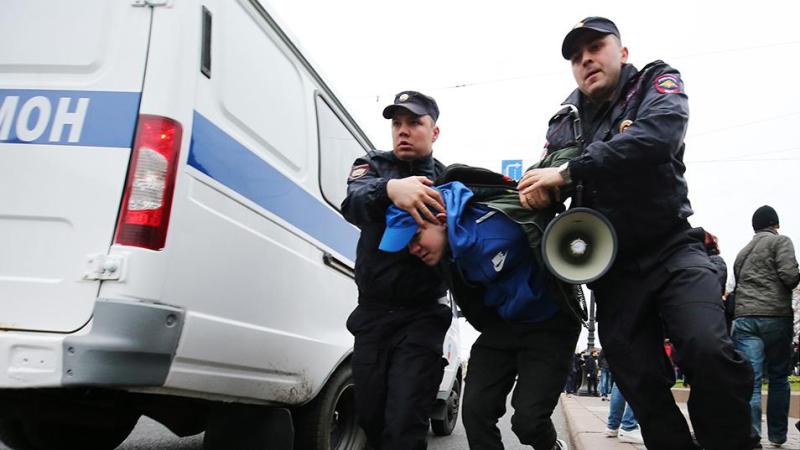 Τάξη και ασφάλεια α λα Πούτιν: Κοζάκοι με μαστίγια κατά διαδηλωτών (Photo) - Media
