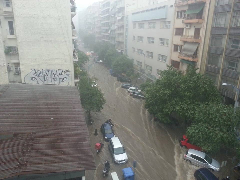 Θεσσαλονίκη: Τις πρώτες βραδινές ώρες θα αποκατασταθεί το μεγαλύτερο μέρος των βλαβών στην ηλεκτροδότηση - Media