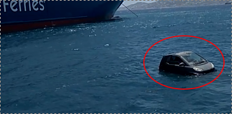 Η ζωή αποκάλυψε ότι Smartάκι με κλειστά τζάμια επιπλέει στη θάλασσα (Video) - Media