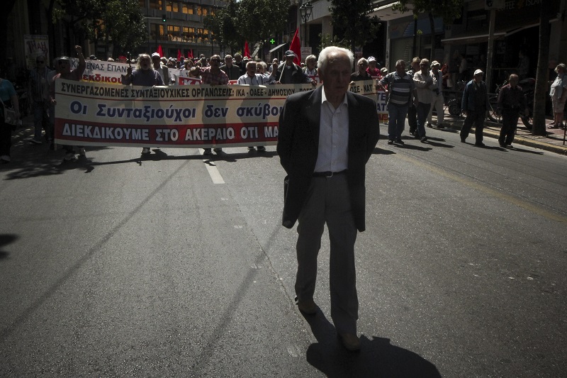 Ασφαλιστικό: Έρχονται αυξήσεις μέχρι 196 ευρώ - Ρυθμίζονται τα αναδρομικά - Media