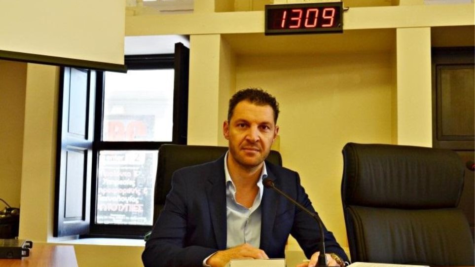 Δήμαρχος Τήνου για τις απειλές Ρουβίκωνα: Έρχονται συμπληρωματικές διώξεις για απειλές και εξύβριση - Media