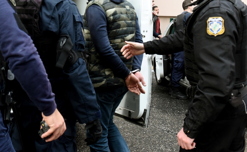 Βαρυποινίτες που είχαν καταδικαστεί σε δις ισόβια οι δραπέτες στον Πειραιά - Media