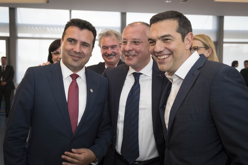 Γερμανικός Τύπος:  Πιο κοντά Τσίπρας και Ζάεφ για το όνομα - Media