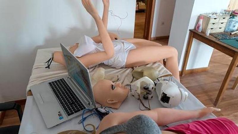 Οι ειδικοί προειδοποιούν: Τα ρομπότ του σεξ δεν προσφέρουν οφέλη στην υγεία - Media