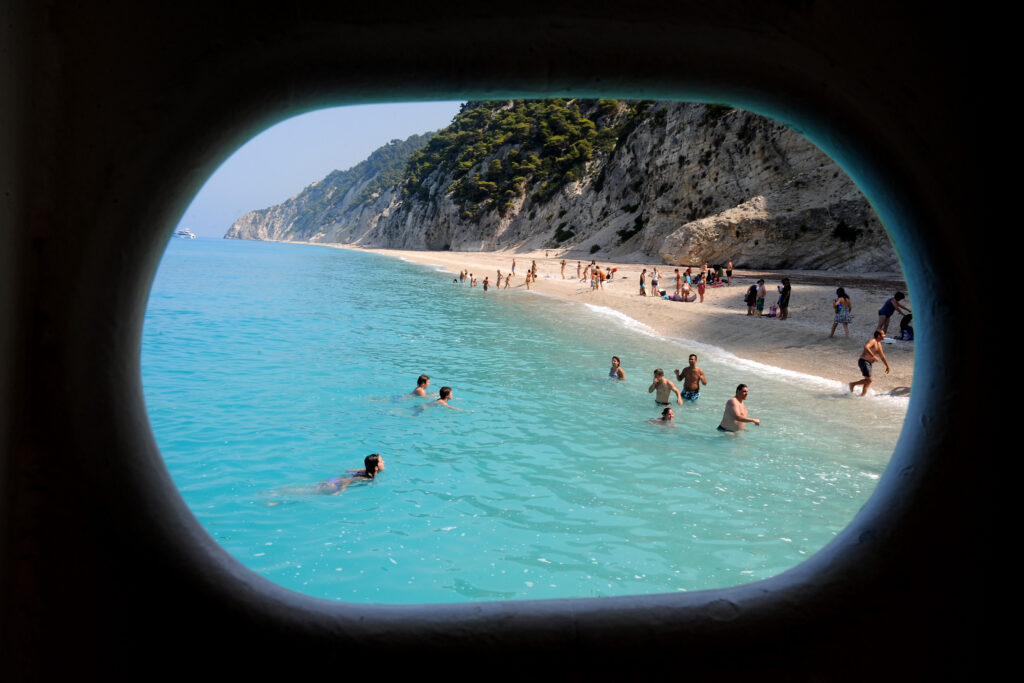 Εγκρεμνοί: Η παραλία με τα πιο γαλάζια νερά στον κόσμο βρίσκεται στη Λευκάδα (Photos) - Media