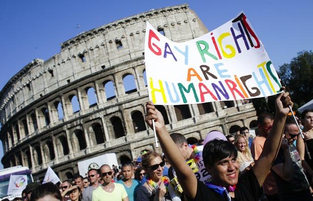 «Άρχισαν τα όργανα» στην Ιταλία - Επίθεση υπουργού της Λέγκας στους ομοφυλόφιλους - Media
