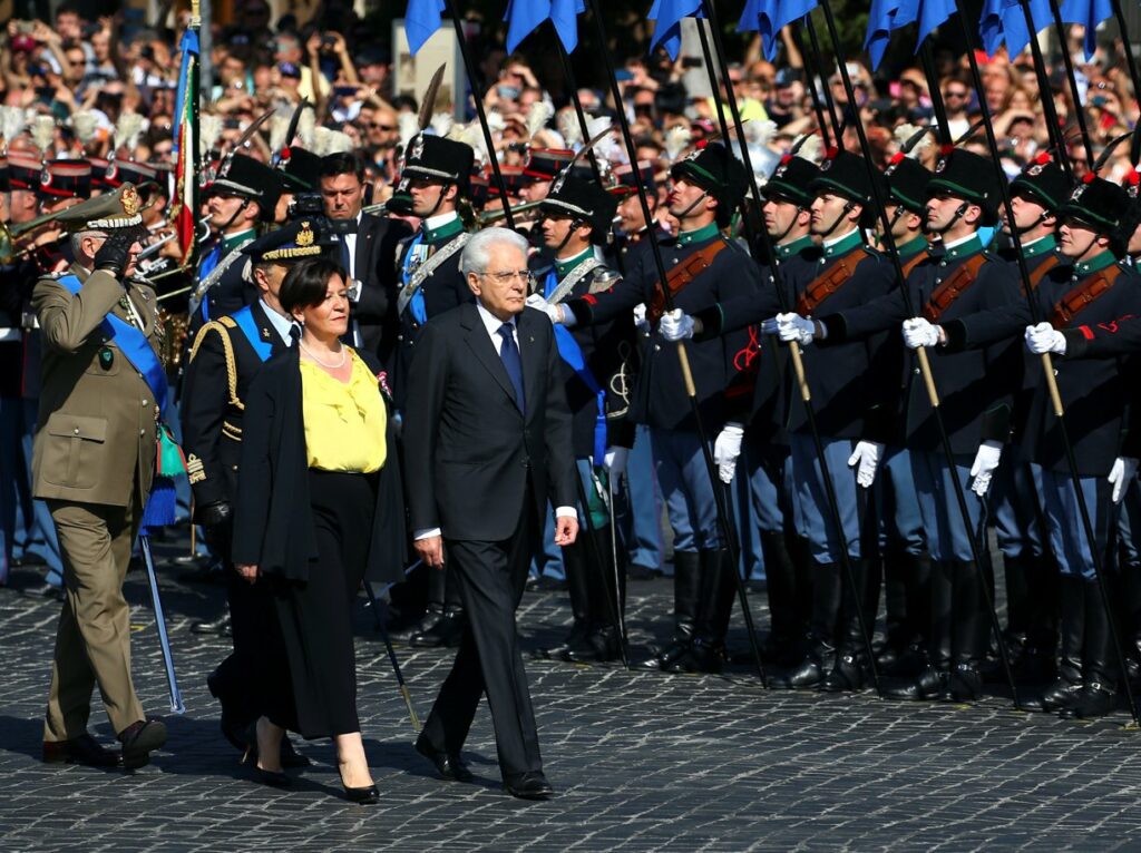 Στρατιωτική παρέλαση για τα 72 χρόνια αβασίλευτης δημοκρατίας στην ταραγμένη Ιταλία - Media