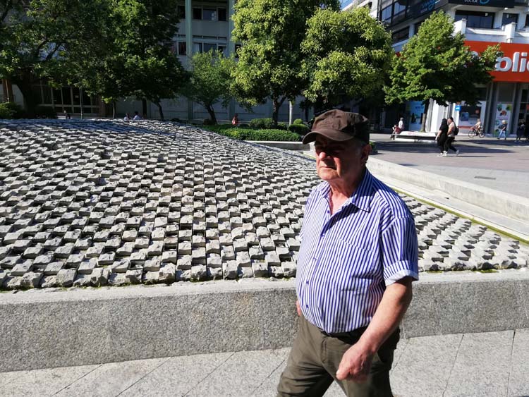 Αυτός είναι ο Λαρισαίος… «τυχαίος περαστικός» που βρίσκεται καθημερινά στις τηλεοράσεις (Video) - Media