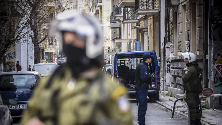 Συνελήφθησαν 11 άτομα έπειτα από επιθέσεις με μολότοφ εναντίον αστυνομικών στα Εξάρχεια - Media