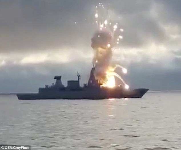 «Είδαμε έναν καυτό τοίχο φωτιάς»: Πύραυλος δεν εκτοξεύτηκε και εξερράγη σε γερμανικό πολεμικό πλοίο! (Video/Photos) - Media