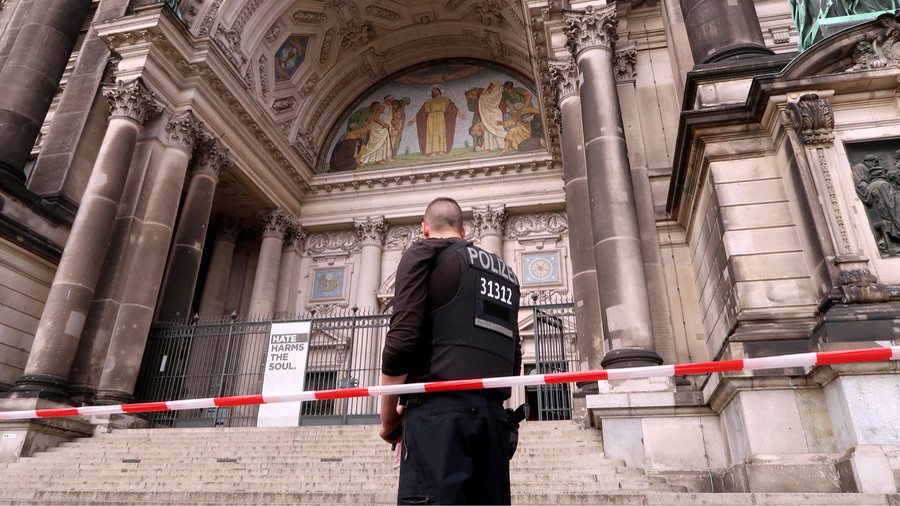 Συναγερμός στο Βερολίνο - Αστυνομικός πυροβόλησε άνδρα στον καθεδρικό ναό (Video) - Media