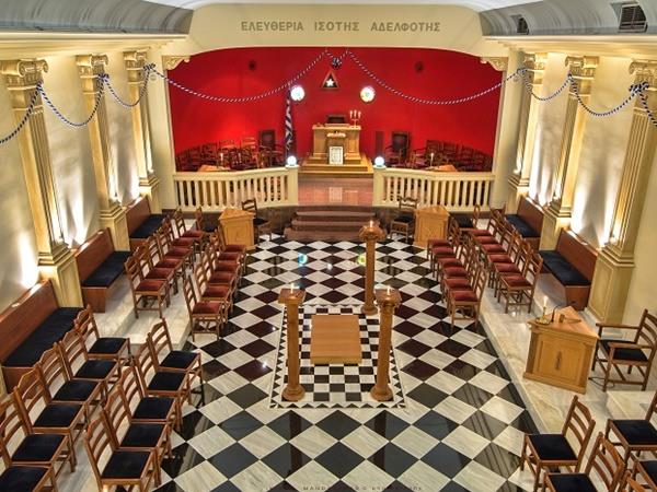 Η Κομισιόν ανακοίνωσε ότι συζήτησε με Μασόνους για την τεχνητή νοημοσύνη - Media