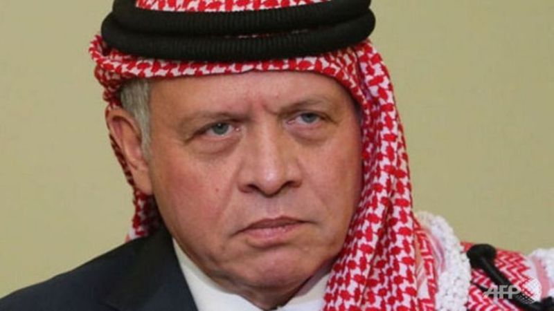 Ο βασιλιάς της Ιορδανίας, ζήτησε «πάγωμα» της αύξησης της τιμής των καυσίμων έπειτα από ολονύχτιες διαδηλώσεις - Media