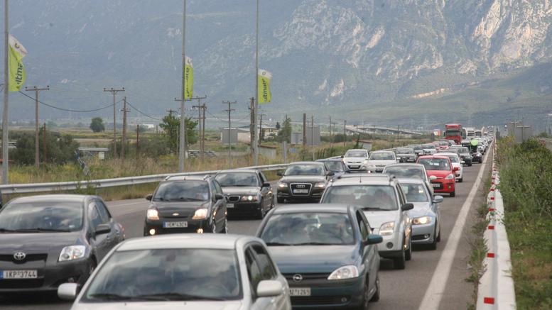 Ουρές χιλιομέτρων στην Αθηνών-Λαμίας - «Κινηματογραφική» ανατροπή νταλίκας - Media