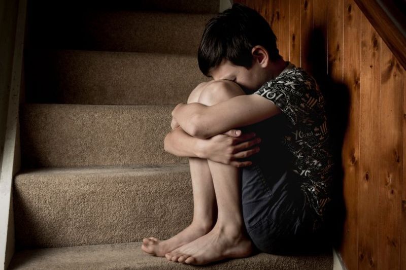 Διεστραμμένοι γονείς: Κακοποίησαν σεξουαλικά τον γιο τους για να μην γίνει ομοφυλόφιλος - Media
